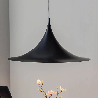 GUBI GUBI Polozávěsné svítidlo, Ø 60 cm, černé
