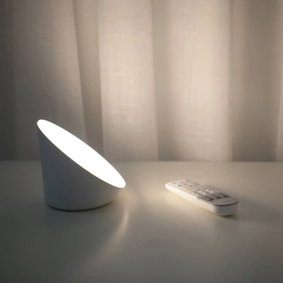 LUTEC LED stolní lampa Piala se změnou barvy světla RGBW