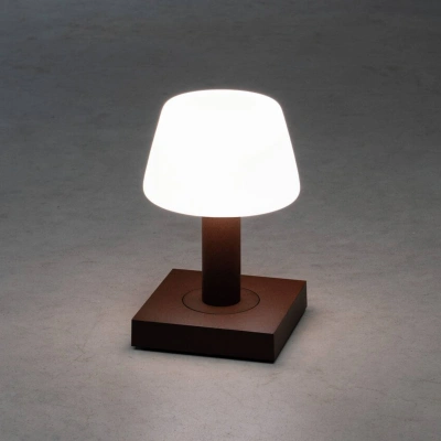 Konstsmide LED stolní lampa Monaco venkovní na baterie, hnědá