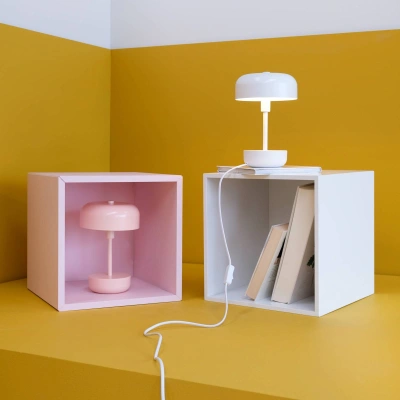 Dyberg Larsen Dyberg Larsen LED dobíjecí stolní lampa Haipot, růžová, stmívatelná